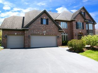 1741 Eagle Brook Dr, Geneva, IL 60134