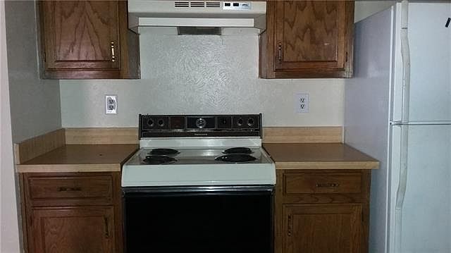 2nd image of 605 Gardenview Cir