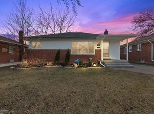 21036 Alexander St, Saint Clair Shores, MI 48081
