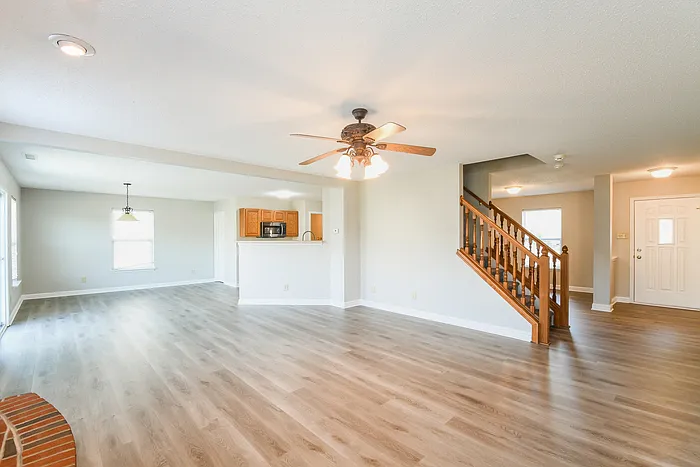 7587 Charlotte Dr — Photo 5