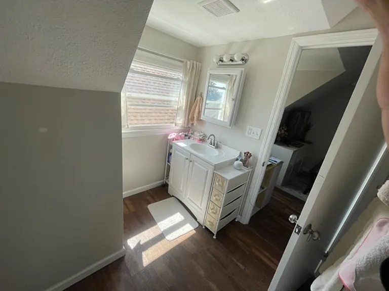 147 Meade Ave - (06120) — Photo 14