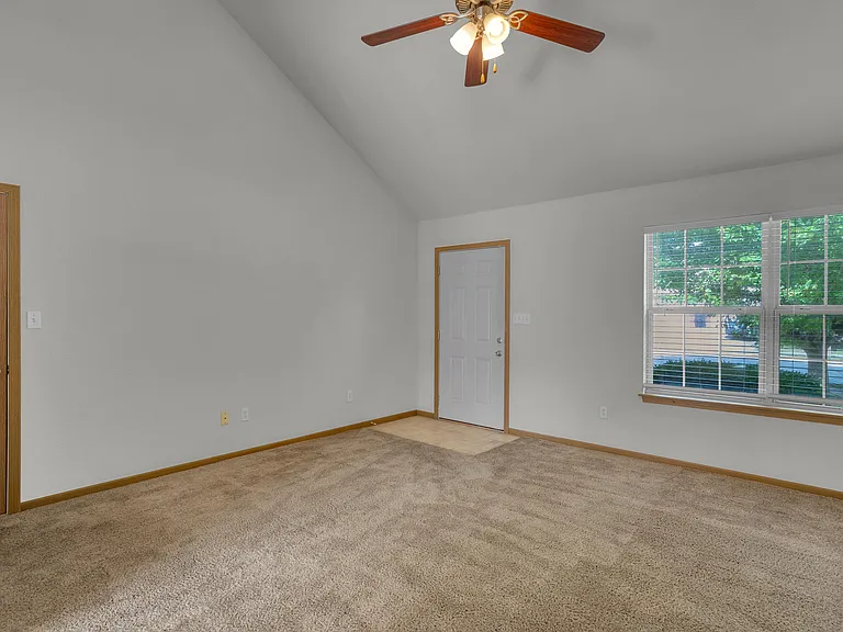 601 Glenstone Dr — Photo 7