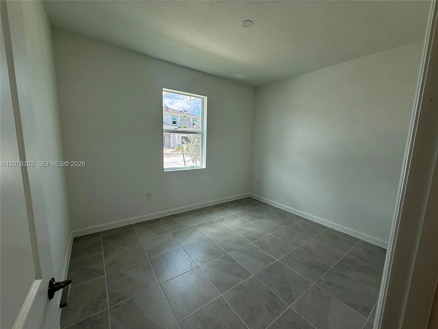 4 bed, 1827 sqft, $3,300 — Photo 4