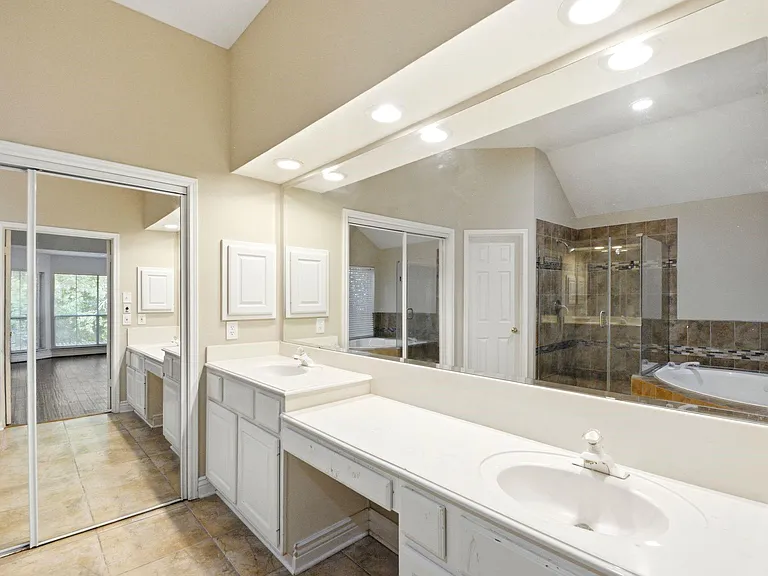 4307 Lakeshore Forest Dr — Photo 22