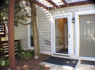 10186 Oakton Terrace Rd, Oakton, VA 22124