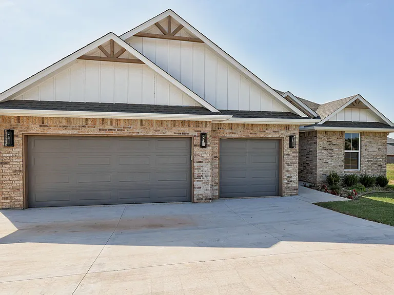 2728 Dunham Dr — Photo 3