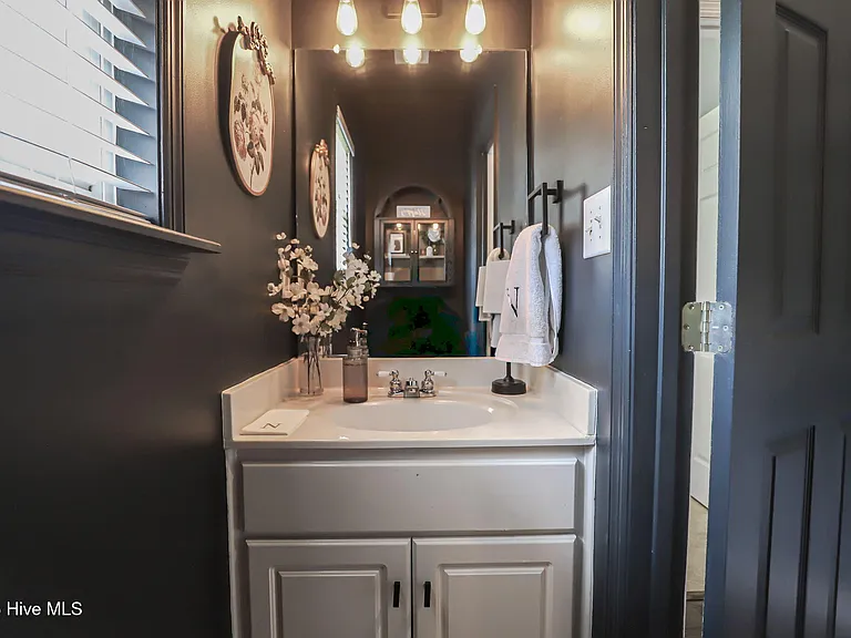 5804 Lanatte Ln — Photo 15