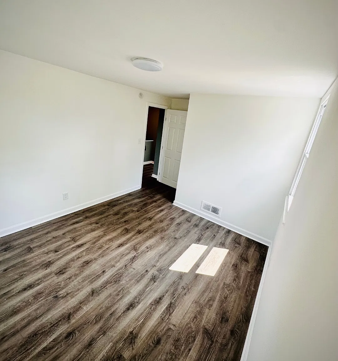 3 bed, 1008 sqft, $2,500 — Photo 2