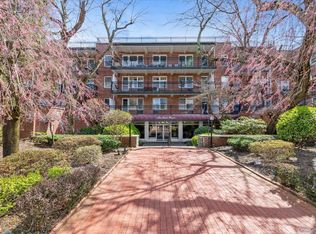 30 Stoner Avenue #3O, Great Neck, NY