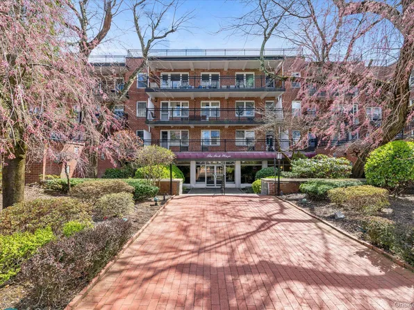 30 Stoner Avenue #3O, Great Neck, NY 11021