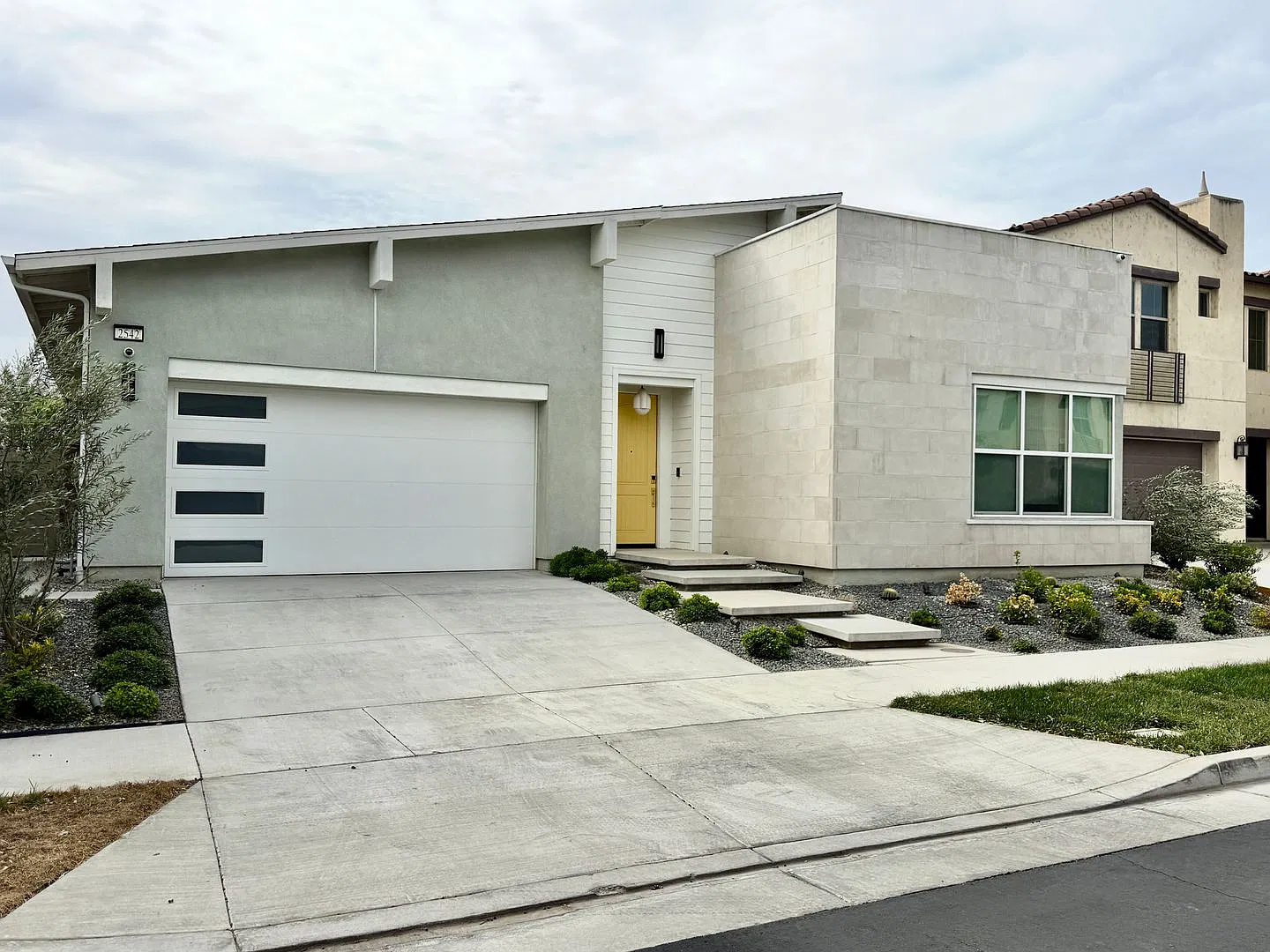 Luxury Smart Home with Resort-Style Backyard — Photo 2