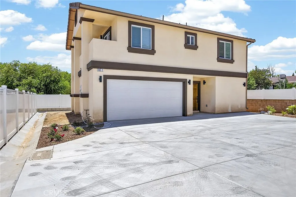 3 bed, 2.5 bath, 1189 sqft, $2,850 — Photo 2