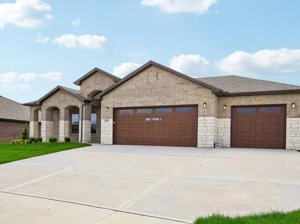 8435 Pickering St, Lenexa, KS 66227