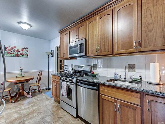 5th image of 206 W 15th St