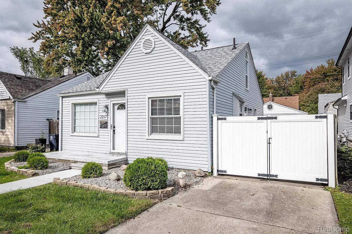 Building Photo - 2217 Barrett Ave