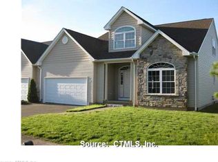 37 Green Briar Dr, Suffield, CT 06078