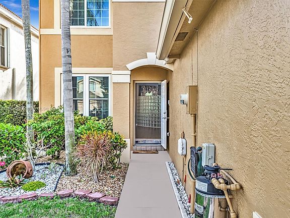 3rd image of 7086 Chesapeake Cir