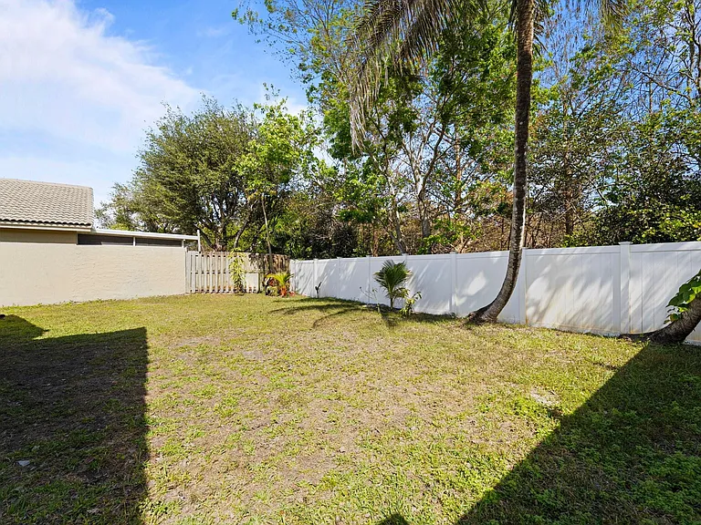181 SW 203rd Ave — Photo 17