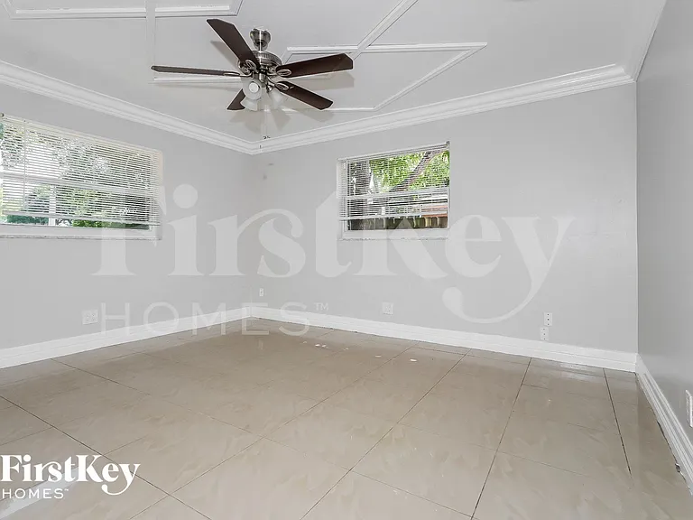 410 NE 26th Ave — Photo 8