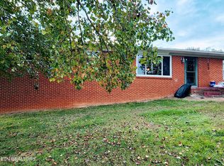 305 Meadowview Dr, Harriman, TN 37748