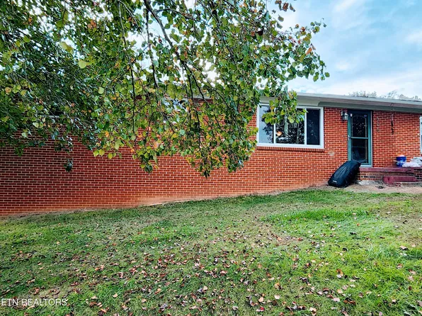 305 Meadowview Dr, Harriman, TN 37748