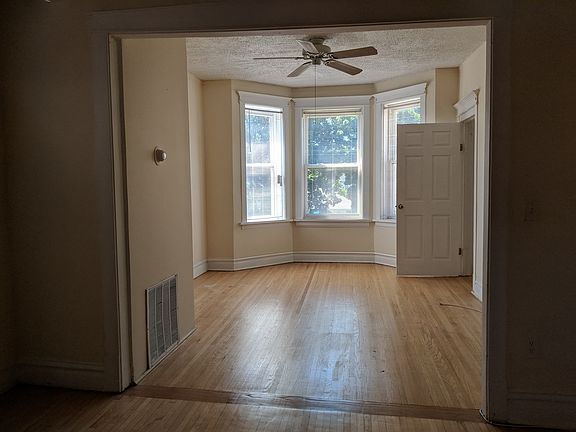 3rd image of 3730 W Dickens Ave