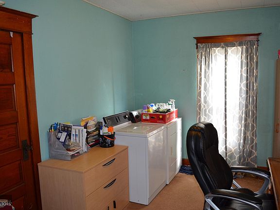 2nd image of 707 C Ave E