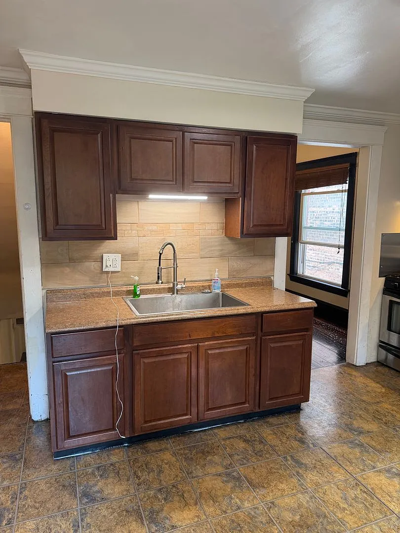 3-bedroom recently remodeled near Edgewater park — Photo 1