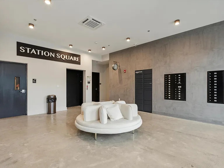 Station Square — Photo 18