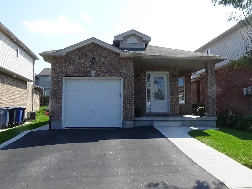 120 Clough Cres