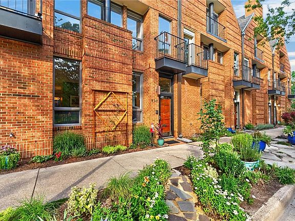4th image of 915 Botetourt Gdns