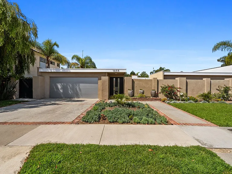 1609 Anita Ln — Photo 30
