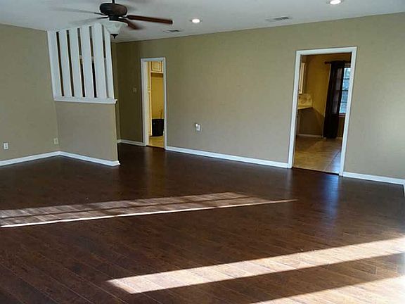 2nd image of 132 Manor Ln