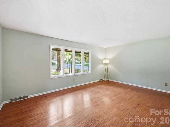 5th image of 1200 Berkshire Dr