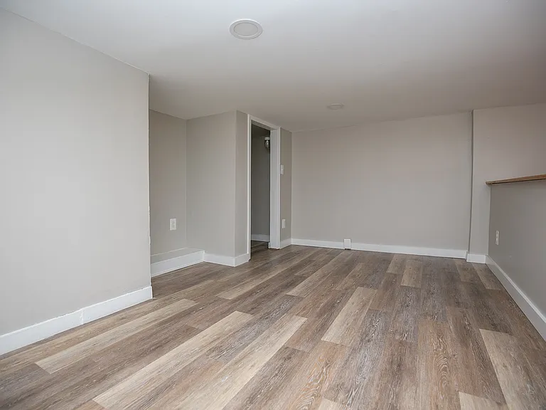 927 Pine St #202 — Photo 6