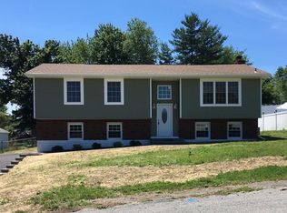 30 Nantucket Dr, Fishkill, NY 12524