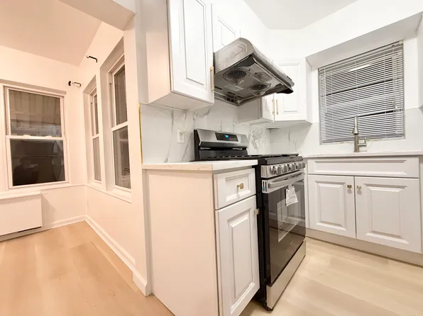 21720 43rd Ave Floor 2, Bayside, NY 11361