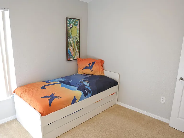 639 Kensington Dr — Photo 4