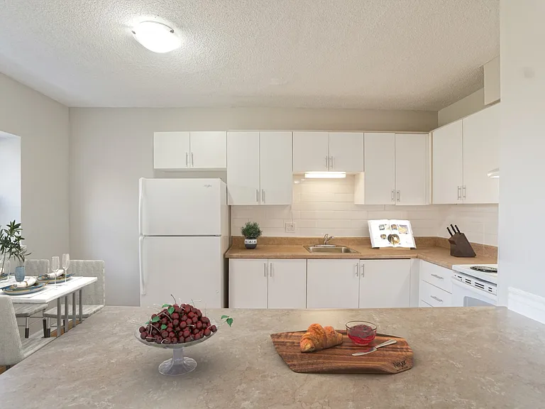 655 Mohawk Rd E — Photo 7