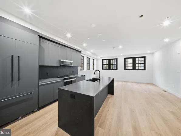 2115 Ward Ct NW #8, Washington, DC 20037