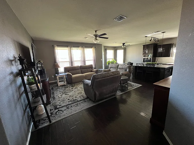 5561 Othello Dr — Photo 22