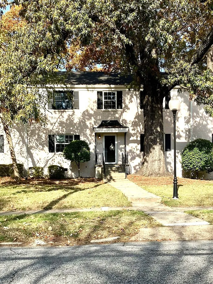 2 bed, 1.0 bath, $950 — Photo 1