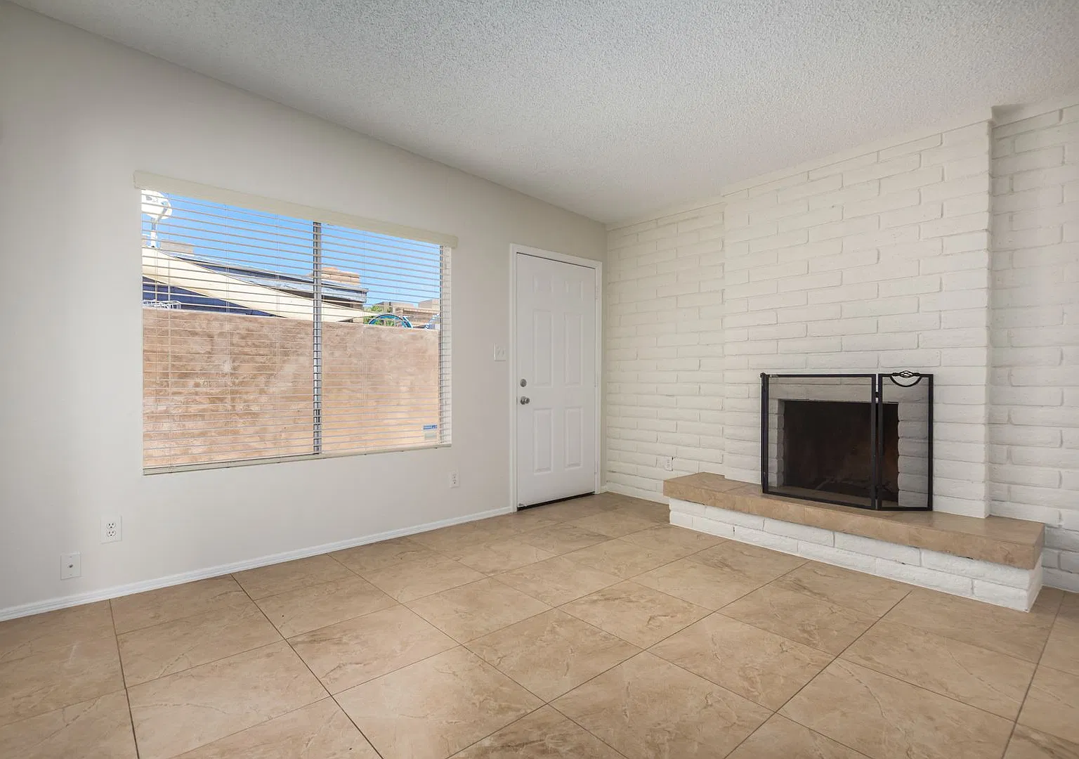 Quaint Two Bedroom, Two Bathroom in Tempe — Photo 1