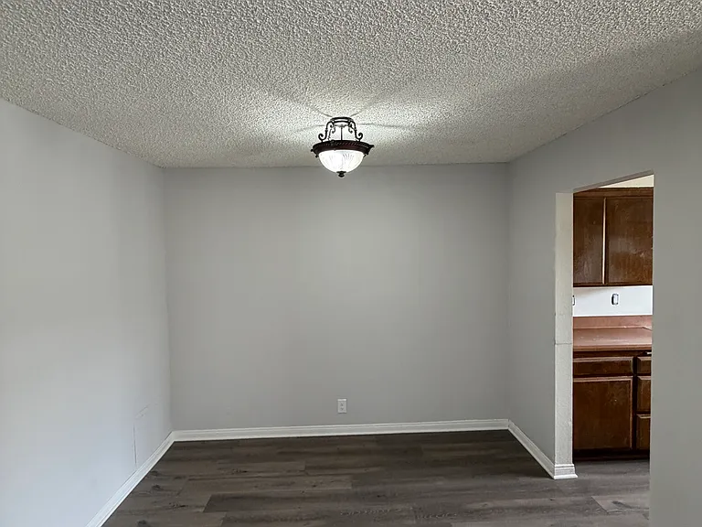 2220 W Victory Blvd #203 — Photo 4
