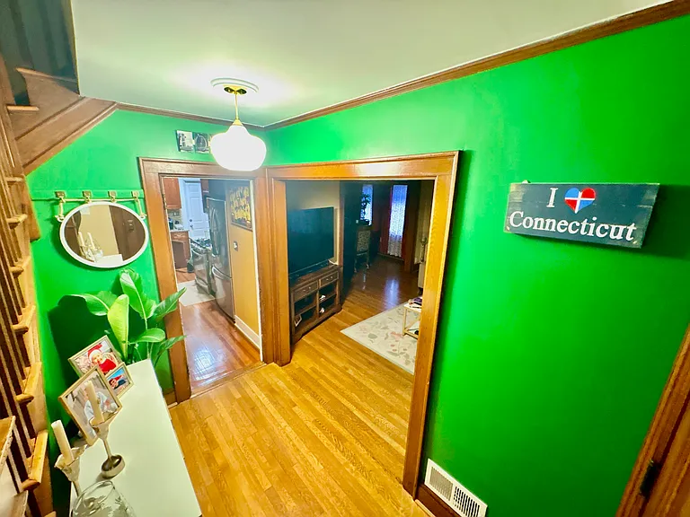 194 S Highland St — Photo 2