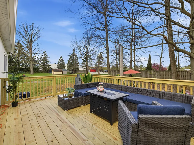 2050 Willowood Dr N — Photo 18