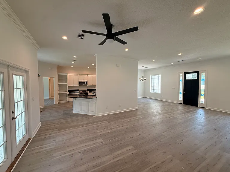 124 Sheryl Ct — Photo 3