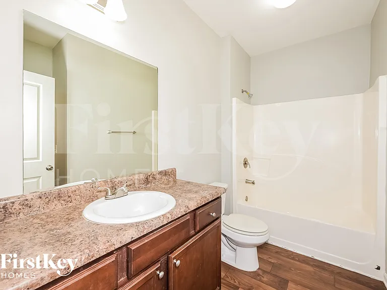 975 Treymont Way — Photo 16