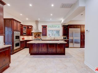 12219 Darlington Ave, Los Angeles, CA 90049