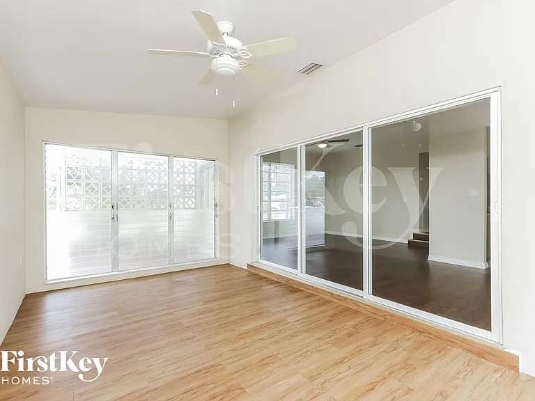 22363 Catherine Ave — Photo 7